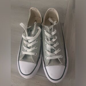 converse shoes size 6 silver